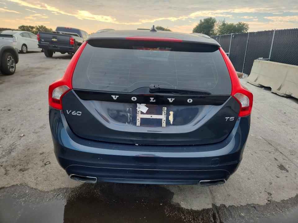 2015 Volvo V60 მანქანა იყიდება აუქციონზე, vin: YV126MEB2F1199574, აუქციონის ნომერი: 61361706
