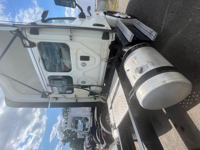 63188693 :رقم المزاد ، 1FUBGAD42GLHD9913 vin ، 2016 Freightliner Cascadia 113 مزاد بيع