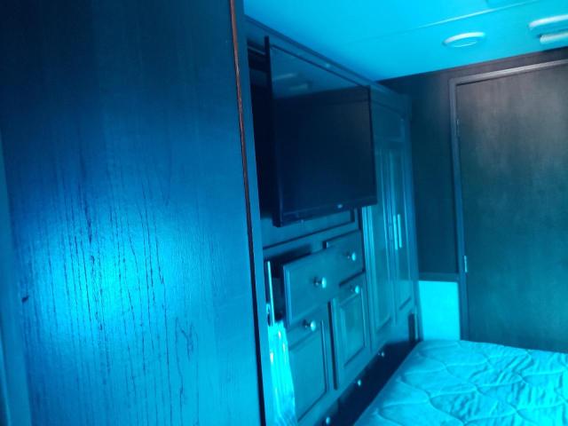 62737033 :رقم المزاد ، 1F66F5DY6F0A03874 vin ، 2015 Ford F53 مزاد بيع