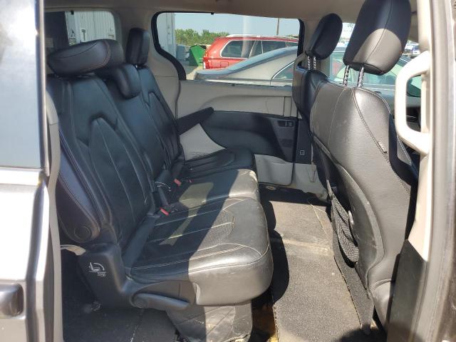 68026945 :رقم المزاد ، 2C4RC1BG5JR317889 vin ، 2018 Chrysler Pacifica مزاد بيع