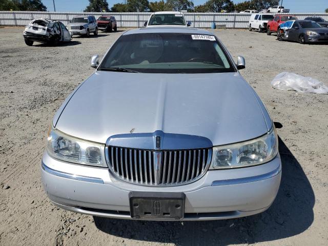 Продаж на аукціоні авто 2002 Lincoln Town Car, vin: 1LNHM83W92Y609433, номер лоту: 69147145