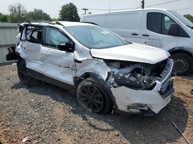 Auction sale of the 2017 Ford Escape, vin: 1FMCU9GD5HUB13571, lot number: 67362545