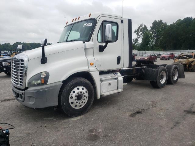 63622425 :رقم المزاد ، 1FUGGEDV0JLHB4053 vin ، 2018 Freightliner Cascadia 1 مزاد بيع