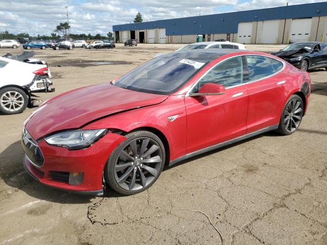 71014225 :رقم المزاد ، 5YJSA1E18FF118157 vin ، 2015 Tesla Model S مزاد بيع