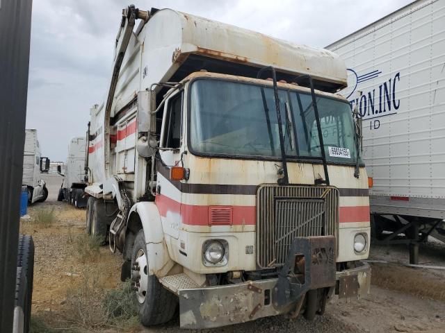 69834155 :رقم المزاد ، 4V2DC6UE32N333958 vin ، 2002 Volvo Xpeditorwx مزاد بيع