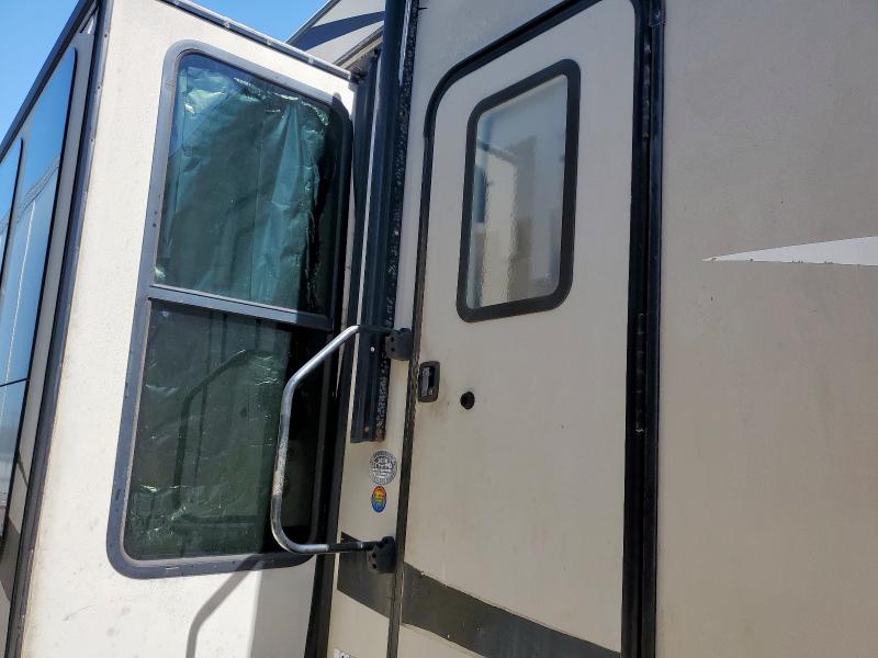 68350635 :رقم المزاد ، 5ZT3SN2B5KG703198 vin ، 2019 Sani Trailer مزاد بيع