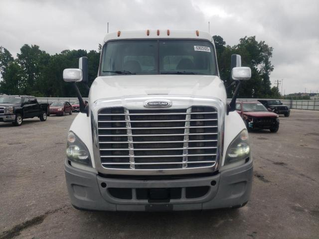 63622425 :رقم المزاد ، 1FUGGEDV0JLHB4053 vin ، 2018 Freightliner Cascadia 1 مزاد بيع