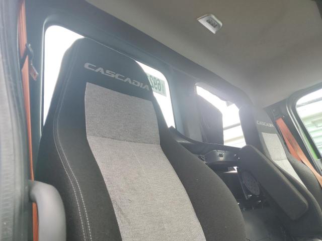 Продаж на аукціоні авто 2022 Freightliner Cascadia 1, vin: 1FUJHTDV5NLNG8162, номер лоту: 69212345