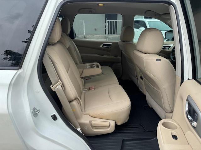 Продажа на аукционе авто 2017 Nissan Pathfinder S, vin: 5N1DR2MM1HC627750, номер лота: 69041845