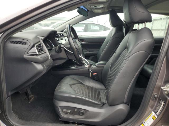68615265 :رقم المزاد ، 4T1B11HKXKU745928 vin ، 2019 Toyota Camry مزاد بيع
