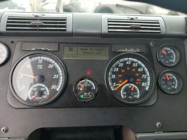 63622425 :رقم المزاد ، 1FUGGEDV0JLHB4053 vin ، 2018 Freightliner Cascadia 1 مزاد بيع