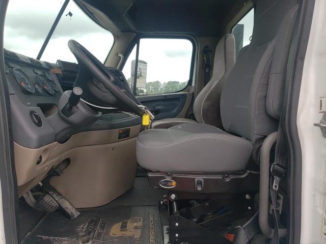 63622425 :رقم المزاد ، 1FUGGEDV0JLHB4053 vin ، 2018 Freightliner Cascadia 1 مزاد بيع