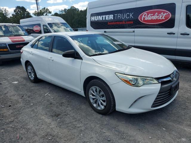 2017 Toyota Camry Le მანქანა იყიდება აუქციონზე, vin: 4T1BF1FK4HU688980, აუქციონის ნომერი: 70218165