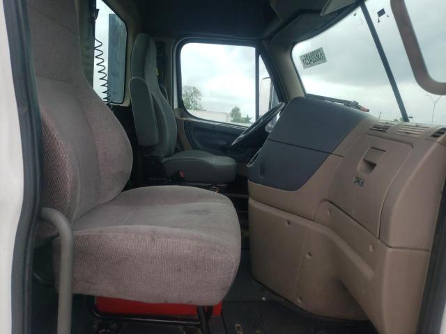63622425 :رقم المزاد ، 1FUGGEDV0JLHB4053 vin ، 2018 Freightliner Cascadia 1 مزاد بيع