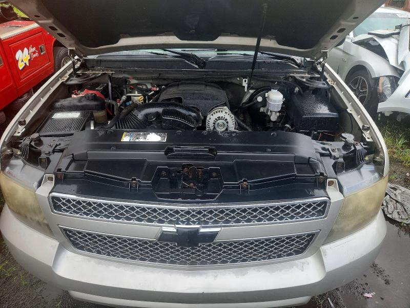 65053606 :رقم المزاد ، 3GNFK16368G197945 vin ، 2008 Chevrolet Suburban مزاد بيع