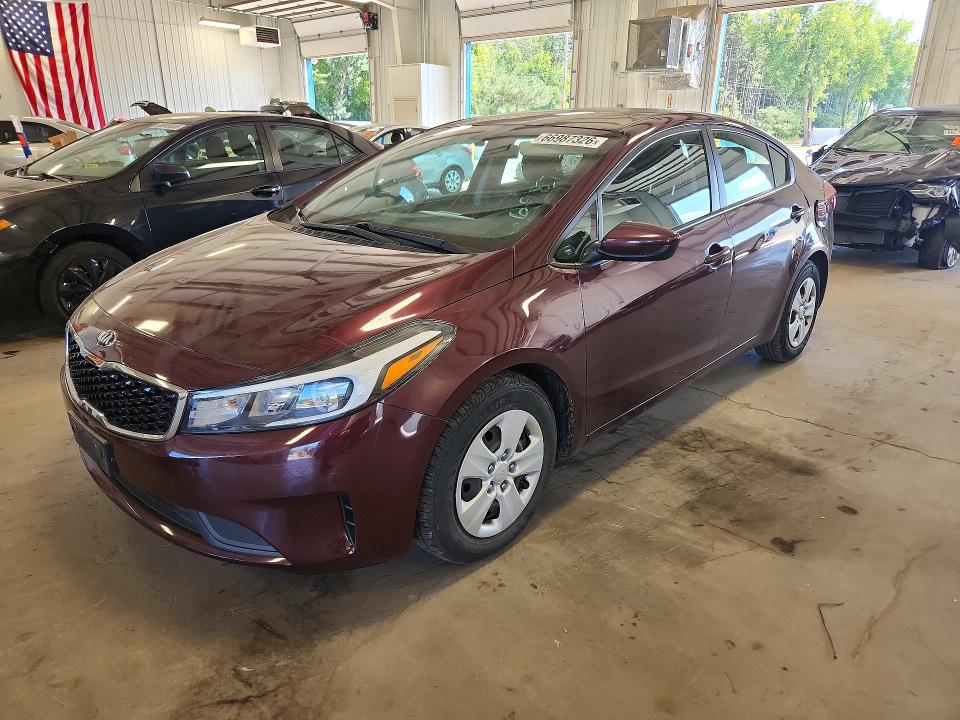 66987326 :رقم المزاد ، 3KPFK4A7XHE121239 vin ، 2017 Kia Forte مزاد بيع