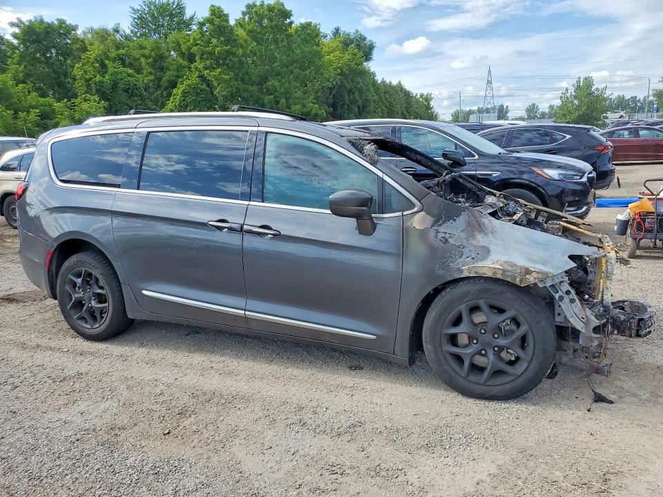 66747806 :رقم المزاد ، 2C4RC1EG1HR523295 vin ، 2017 Chrysler Pacifica مزاد بيع