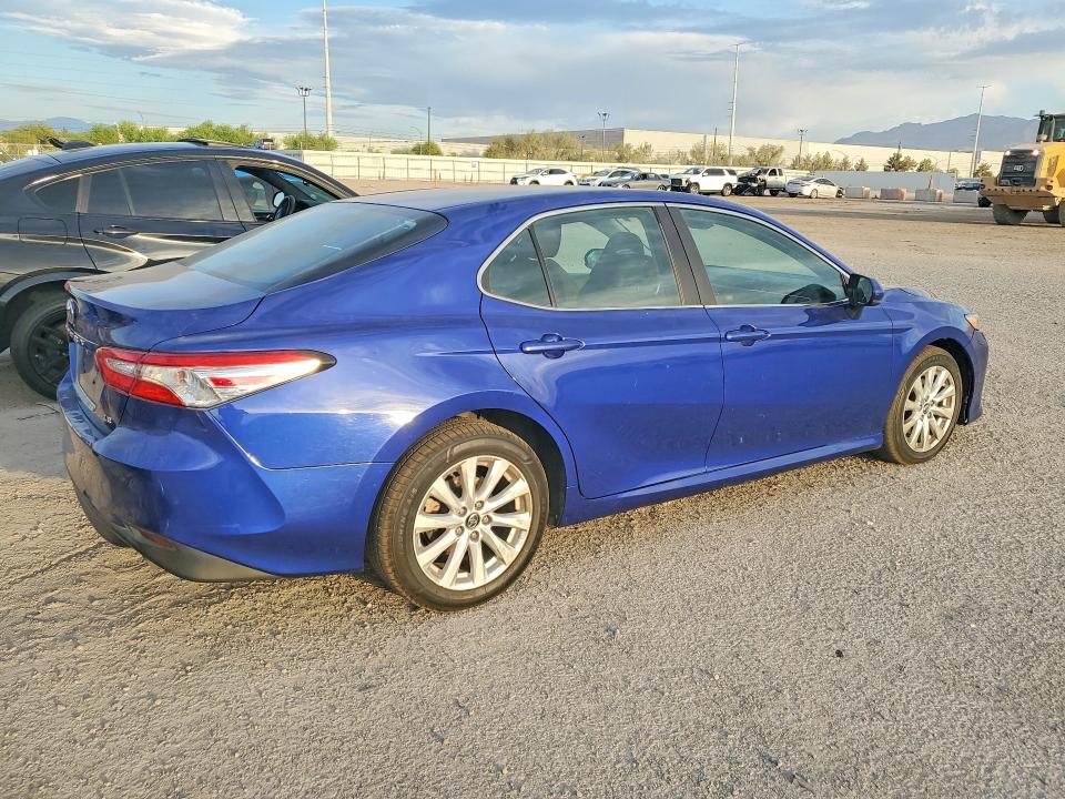 2018 Toyota Camry მანქანა იყიდება აუქციონზე, vin: 4T1B11HK3JU556147, აუქციონის ნომერი: 65842276