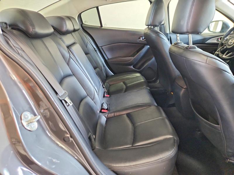 64762516 :رقم المزاد ، 3MZBN1V31JM242097 vin ، 2018 Mazda 3 مزاد بيع