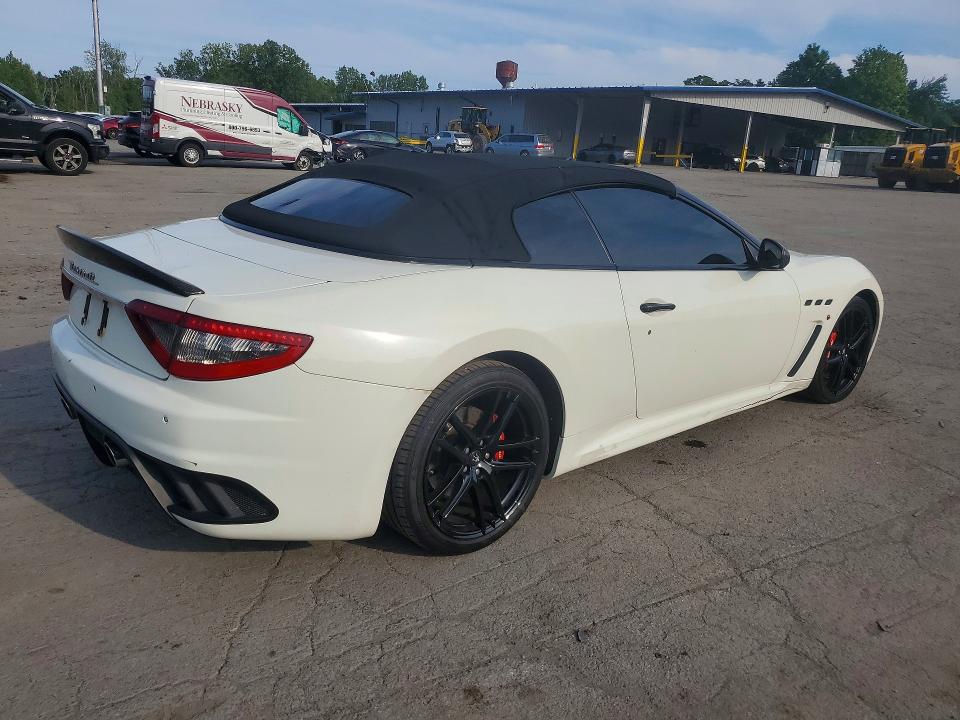 2015 Maserati Granturismo მანქანა იყიდება აუქციონზე, vin: ZAM45VMA3F0133889, აუქციონის ნომერი: 65397126