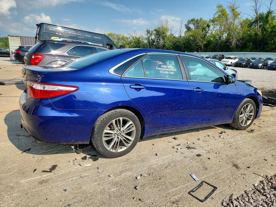 64085586 :رقم المزاد ، 4T1BF1FK5FU892832 vin ، 2015 Toyota Camry مزاد بيع