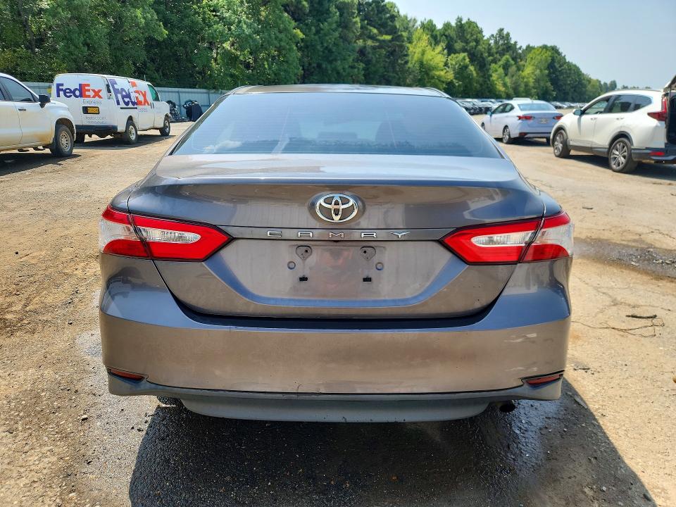 Продаж на аукціоні авто 2018 Toyota Camry, vin: 4T1B11HK2JU077315, номер лоту: 64294246