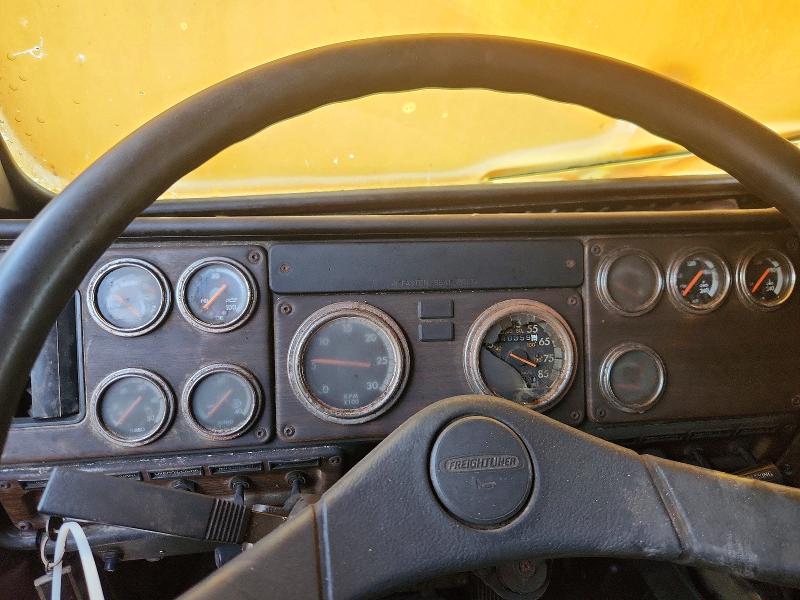 64987766 :رقم المزاد ، 1FV8F0Y92VH833851 vin ، 1997 Freightliner Fld120 مزاد بيع