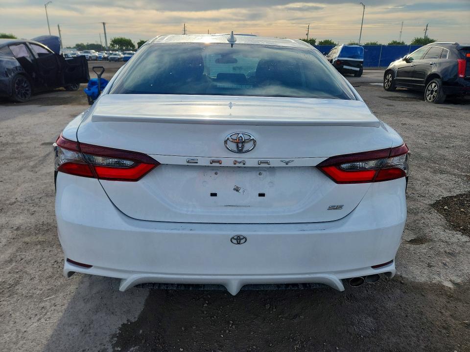 2024 Toyota Camry მანქანა იყიდება აუქციონზე, vin: 4T1G11AK2RU877818, აუქციონის ნომერი: 65818996