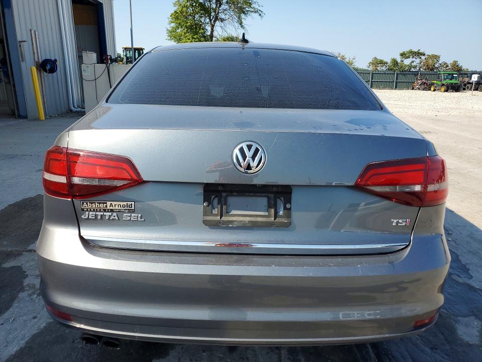66231606 :رقم المزاد ، 3VWL17AJ2HM333770 vin ، 2017 Volkswagen Jetta مزاد بيع