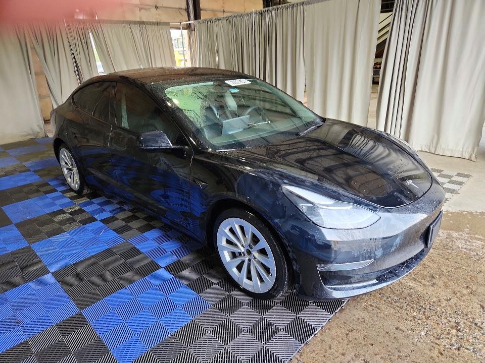 64856546 :رقم المزاد ، 5YJ3E1EA8NF370272 vin ، 2022 Tesla Model 3 مزاد بيع