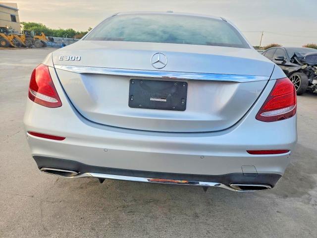 62699796 :رقم المزاد ، WDDZF4JB5HA260855 vin ، 2017 Mercedes-benz E مزاد بيع