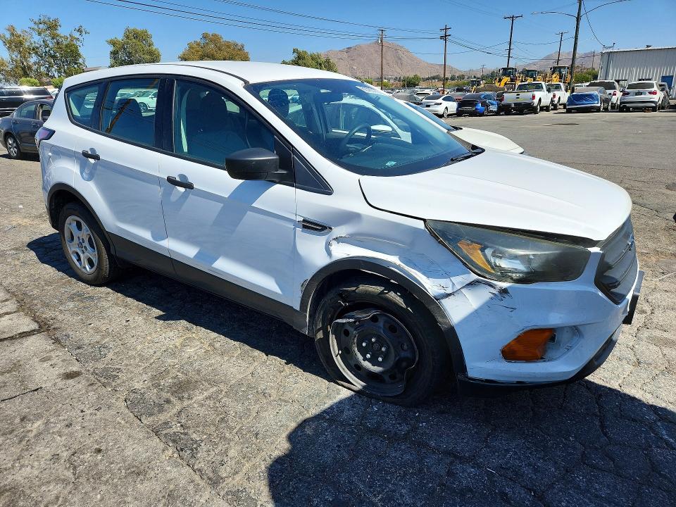 63765116 :رقم المزاد ، 1FMCU0F7XJUA36516 vin ، 2018 Ford Escape مزاد بيع