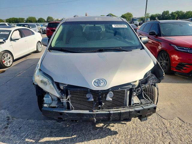 Продаж на аукціоні авто 2016 Toyota Sienna, vin: 5TDYK3DC6GS702513, номер лоту: 64039446