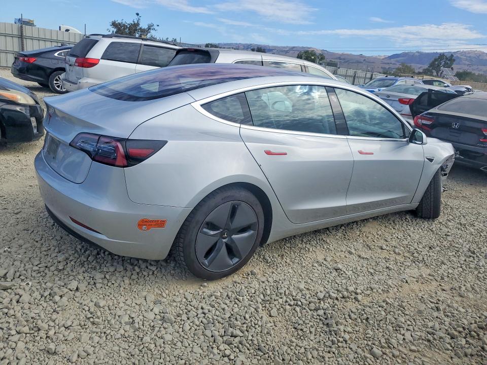 66834666 :رقم المزاد ، 5YJ3E1EA9JF008784 vin ، 2018 Tesla Model 3 مزاد بيع
