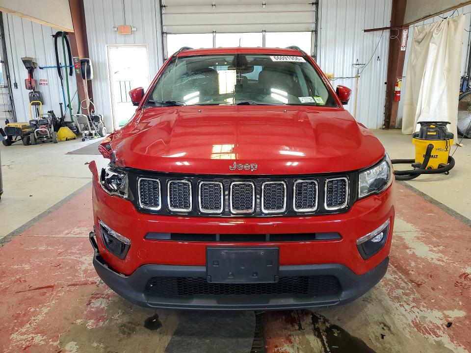 66091956 :رقم المزاد ، 3C4NJDBB3JT150259 vin ، 2018 Jeep Compass مزاد بيع