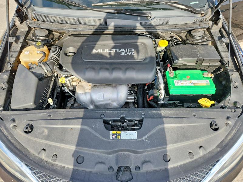 66112276 :رقم المزاد ، 1C3CCCAB0FN667107 vin ، 2015 Chrysler 200 مزاد بيع