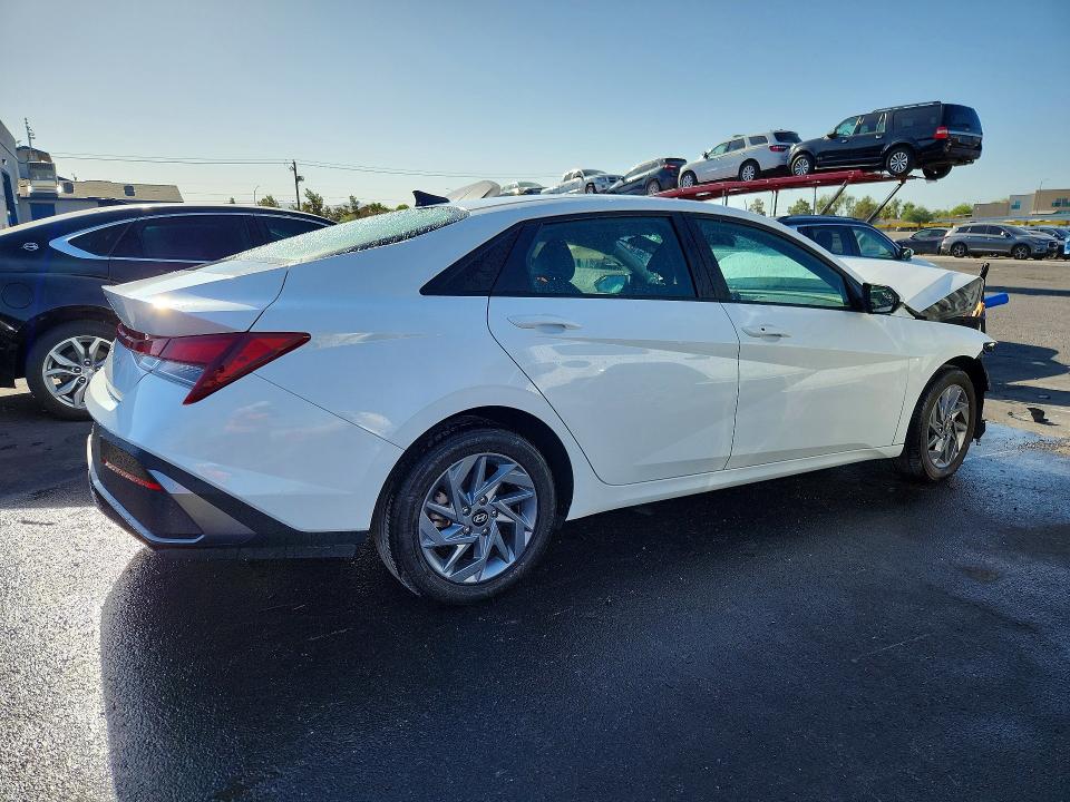 Продаж на аукціоні авто 2024 Hyundai Elantra, vin: KMHLM4DG3RU670403, номер лоту: 64000516