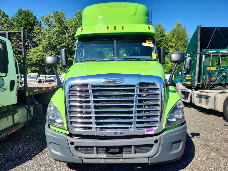 62761796 :رقم المزاد ، 3AKJGEDR1JDKC8706 vin ، 2018 Freightliner Cascadia 125 مزاد بيع