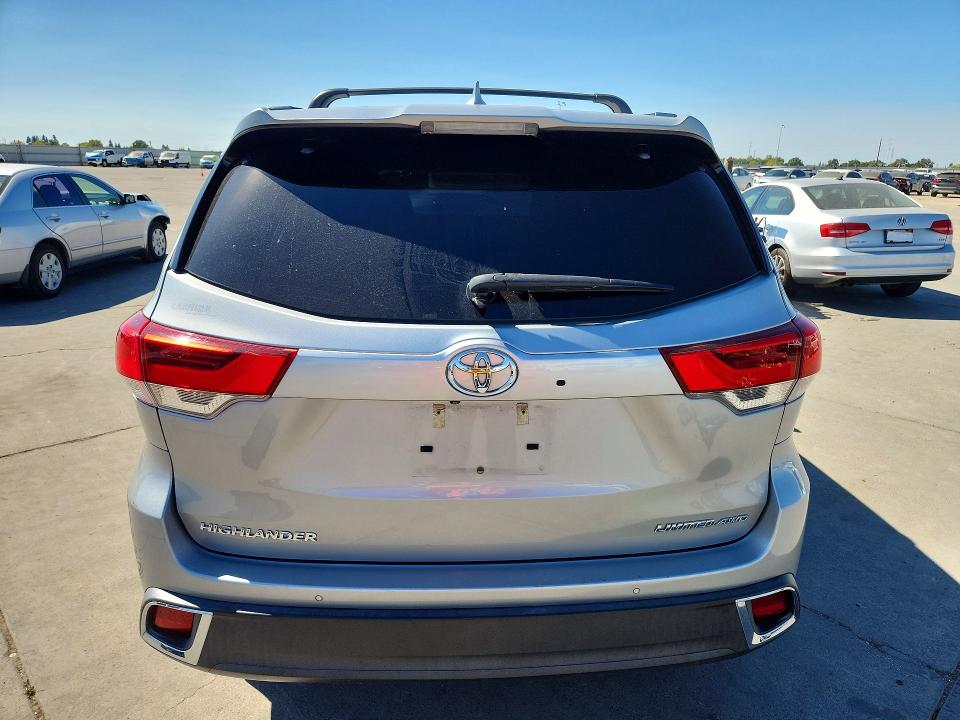 Продажа на аукционе авто 2018 Toyota Highlander, vin: 5TDDZRFH3JS828972, номер лота: 63910936