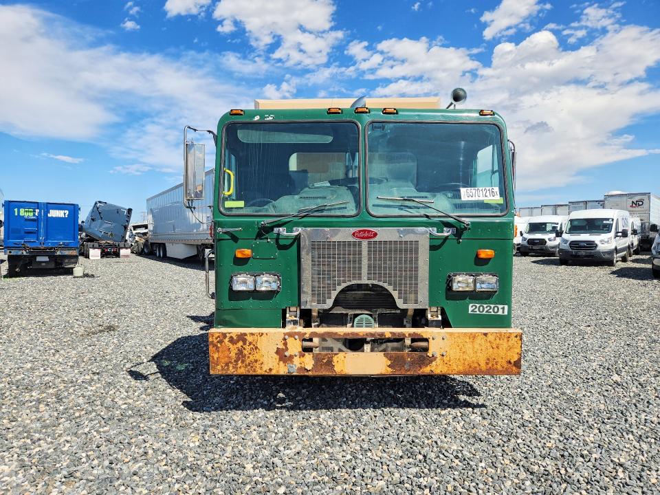 65701216 :رقم المزاد ، 3BPZL00X69F719201 vin ، 2009 Peterbilt 320 مزاد بيع