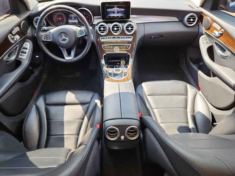 63711066 :رقم المزاد ، 55SWF4KB5HU224939 vin ، 2017 Mercedes-benz C مزاد بيع