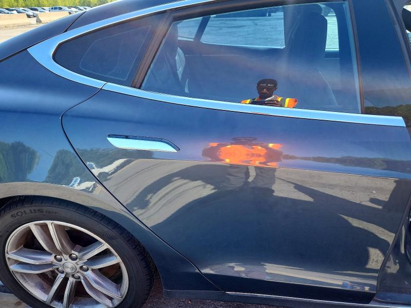 2015 Tesla Model S მანქანა იყიდება აუქციონზე, vin: 5YJSA1E14FF110508, აუქციონის ნომერი: 65216316