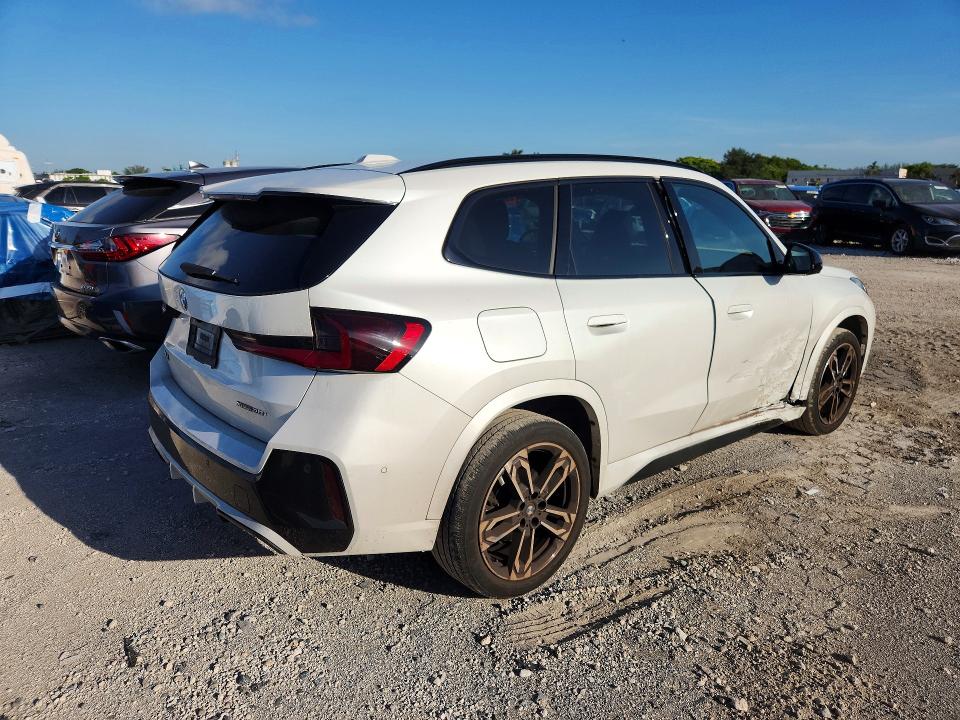 64652686 :رقم المزاد ، WBX73EF01P5X15802 vin ، 2023 Bmw X1 مزاد بيع