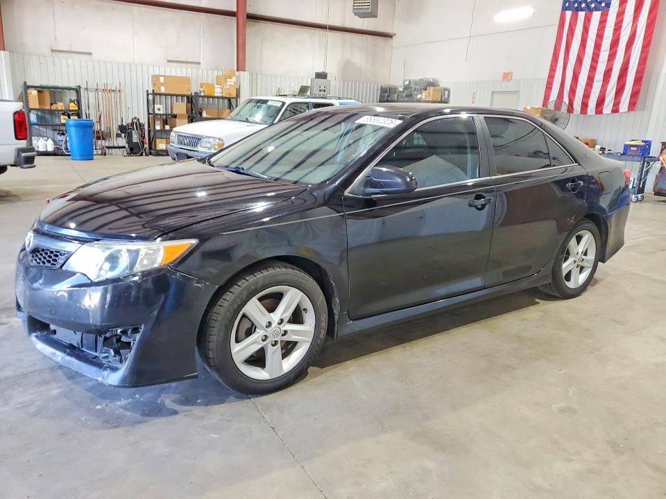65652326 :رقم المزاد ، 4T1BF1FK0EU775304 vin ، 2014 Toyt Camry مزاد بيع