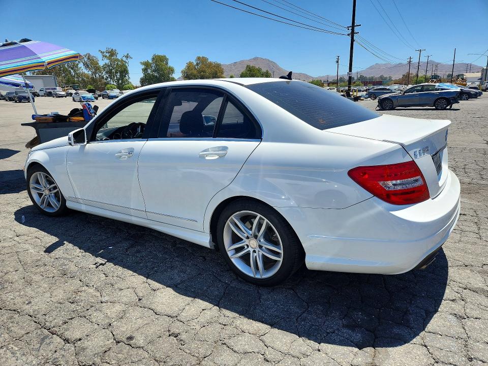 2014 Mercedes-benz C მანქანა იყიდება აუქციონზე, vin: WDDGF4HBXEG252630, აუქციონის ნომერი: 65234146