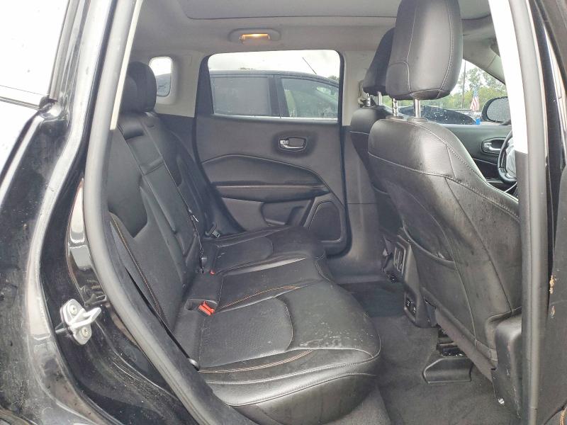 64298136 :رقم المزاد ، 3C4NJDCB1JT222851 vin ، 2018 Jeep Compass مزاد بيع
