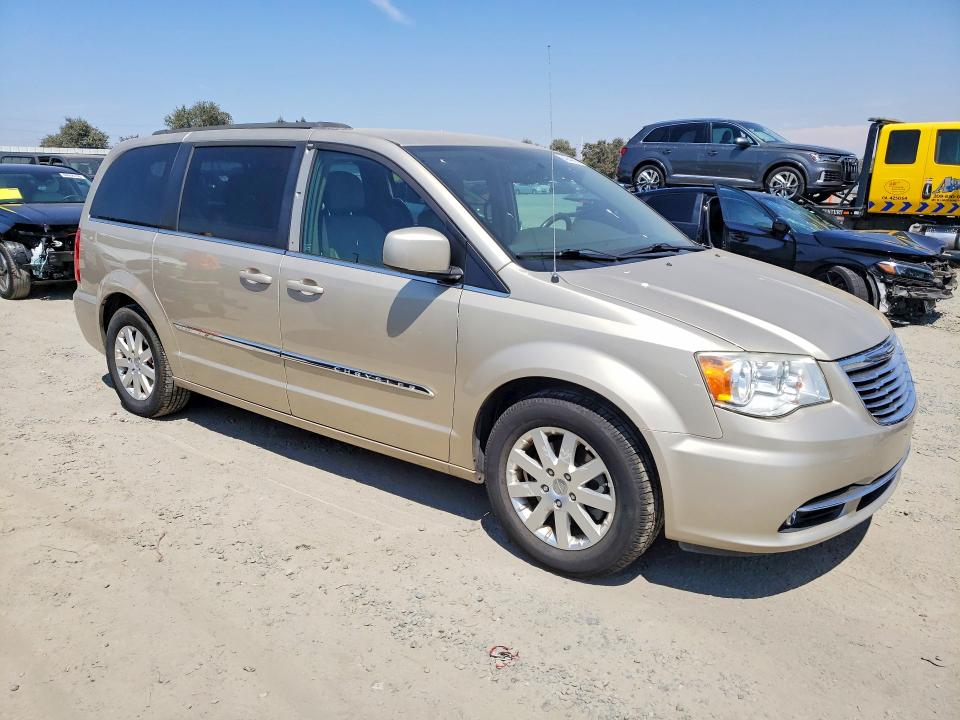 64944316 :رقم المزاد ، 2C4RC1BG8FR626599 vin ، 2015 Chrysler Town & Country مزاد بيع