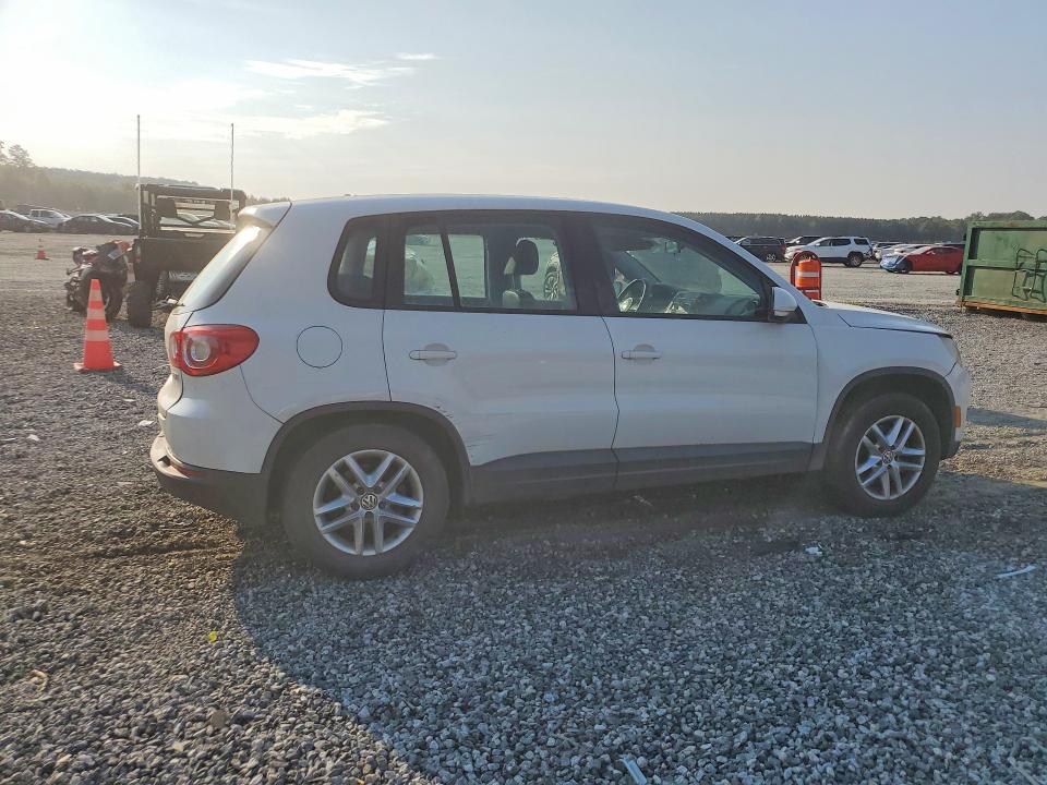 2011 Volkswagen Tiguan მანქანა იყიდება აუქციონზე, vin: WVGAV7AX0BW526845, აუქციონის ნომერი: 66594446