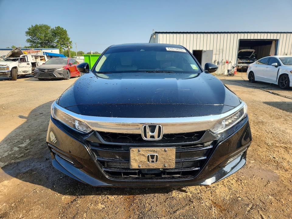 64019626 :رقم المزاد ، 1HGCV1F50JA162750 vin ، 2018 Honda Accord مزاد بيع