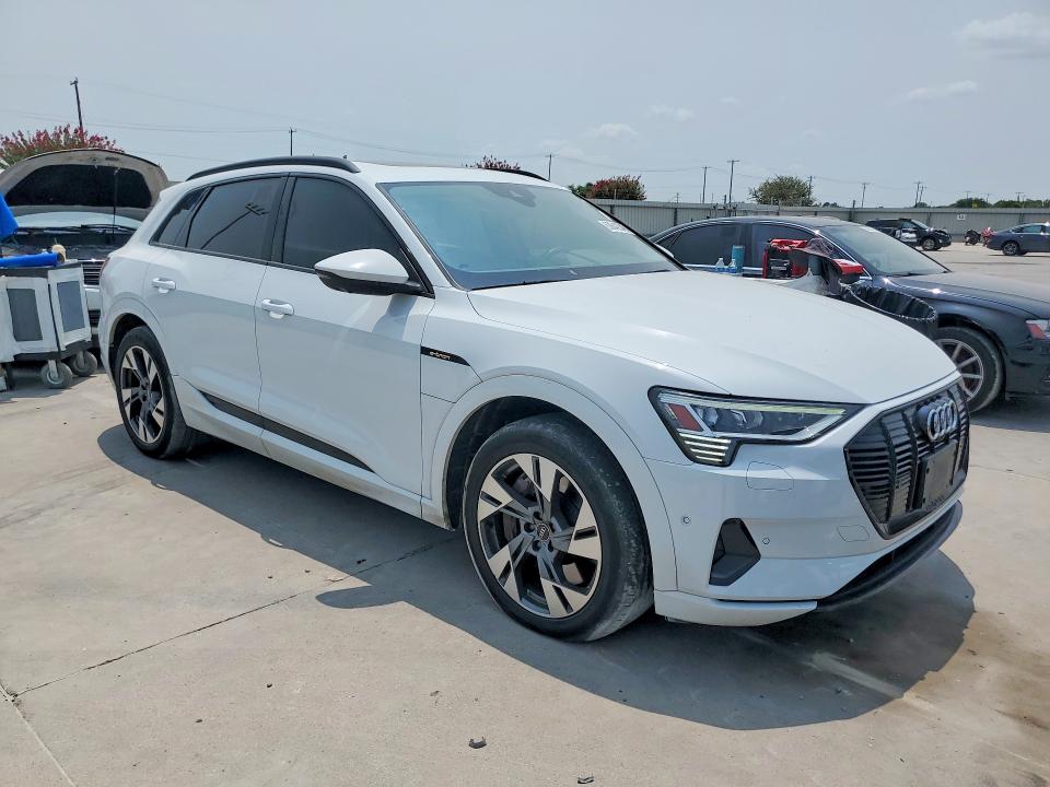 63642546 :رقم المزاد ، WA1AAAGEXNB007777 vin ، 2022 Audi E-tron مزاد بيع